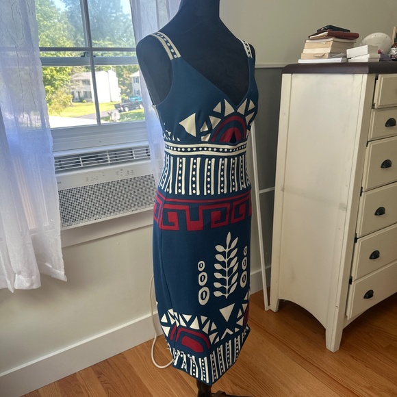 Dress - Picture 2 of 4